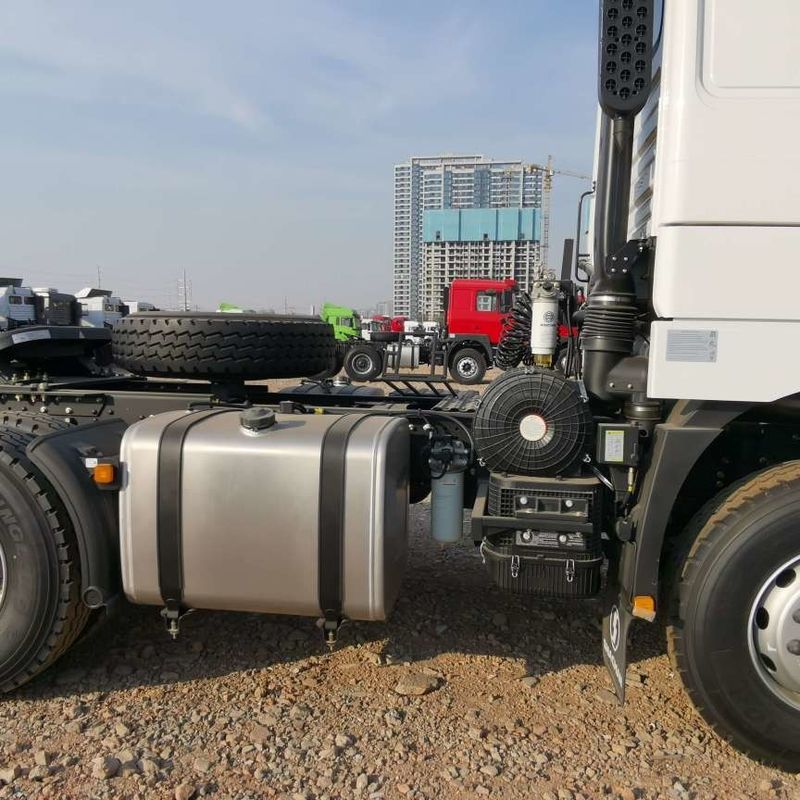 Rote SHACMAN F3000 375HP Euro V 6-Rad Traktorkopf 4x2 WEICHAI Motor
