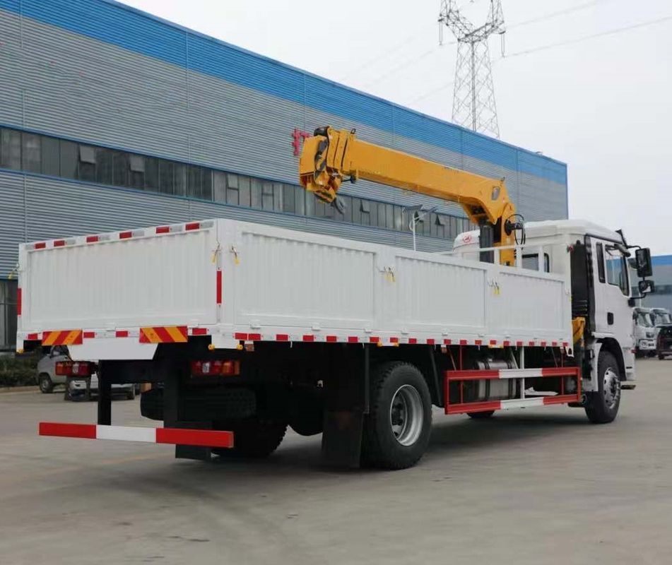 SHACMAN L3000 4X2 10 Tonnen Ladekapazität Frachtwagen 240HP Frachtkranich in guter Qualität