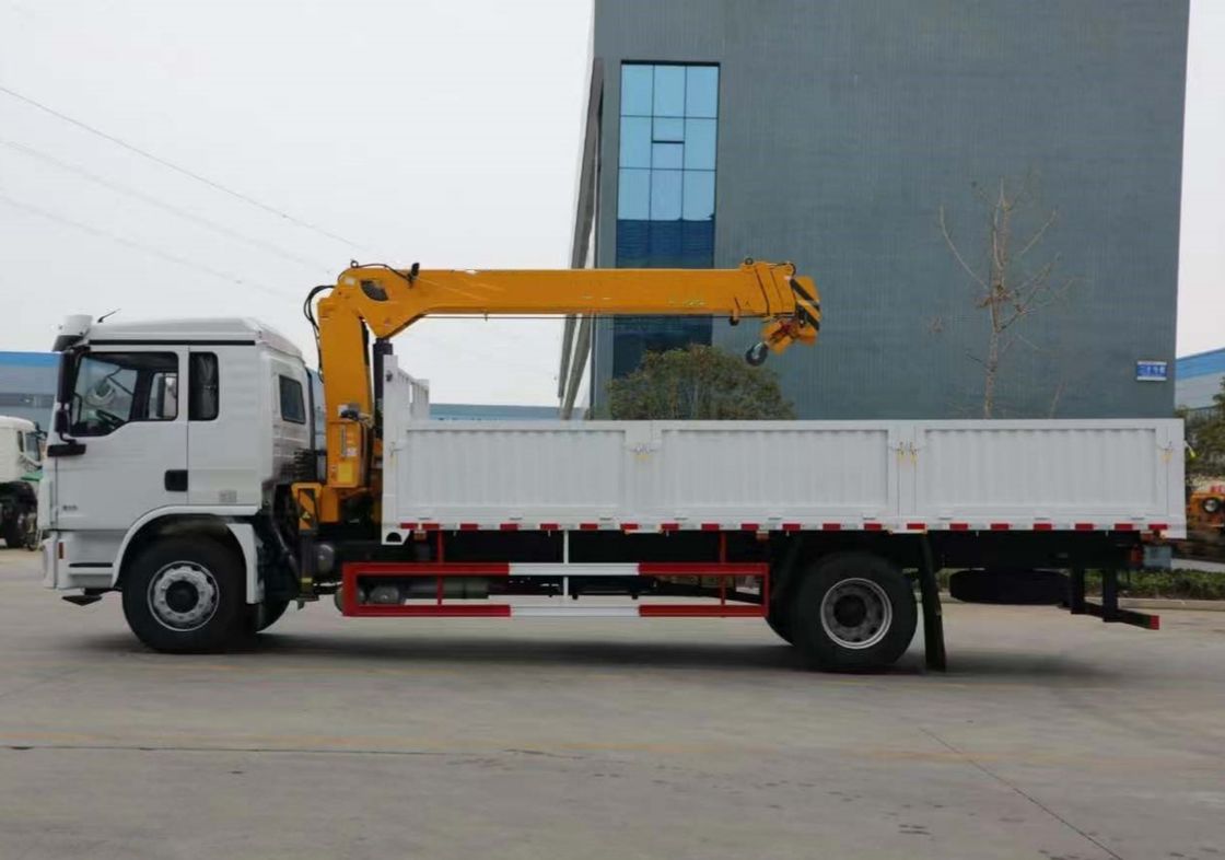 SHACMAN L3000 4X2 10 Tonnen Ladekapazität Frachtwagen 240HP Frachtkranich in guter Qualität