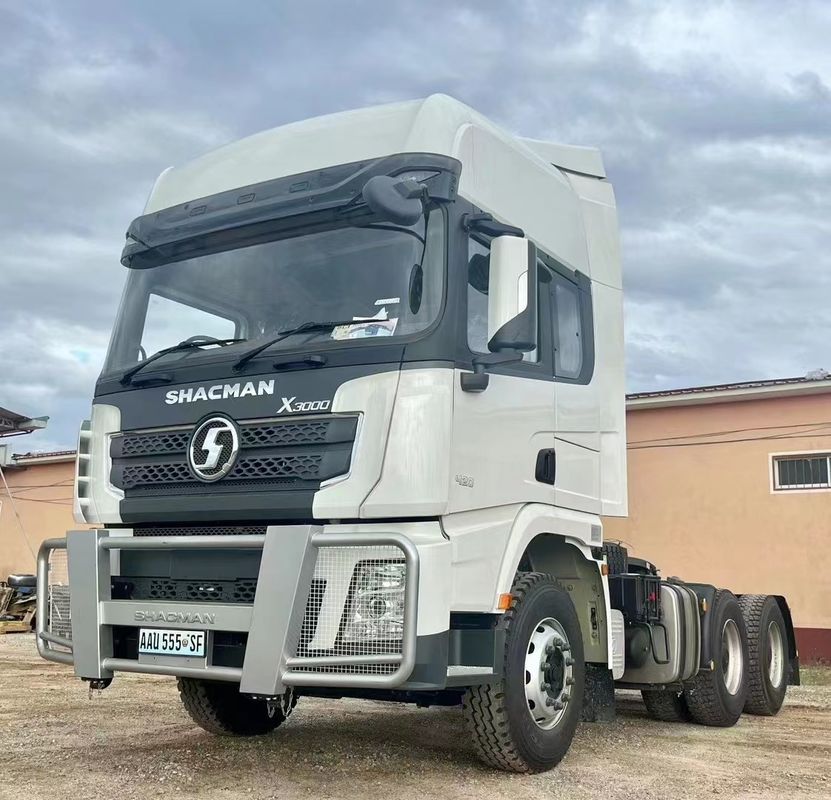 SHACMAN X3000 6x4 Traktor Truck EuroV 480HP Weißer Lkw Traktorkopf mit erweitertem hohem Dach Kabine und 400L Treibstoffbehälter