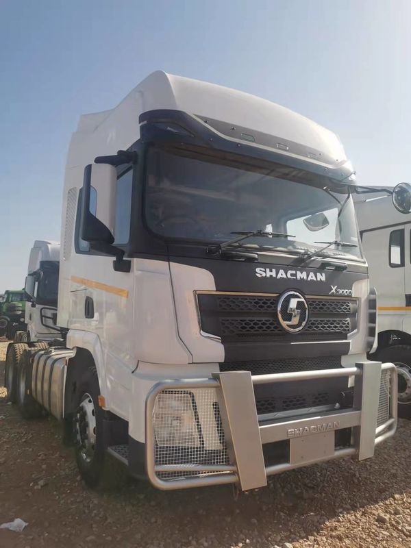 SHACMAN X3000 6x4 Traktor Truck EuroV 480HP Weißer Lkw Traktorkopf mit erweitertem hohem Dach Kabine und 400L Treibstoffbehälter