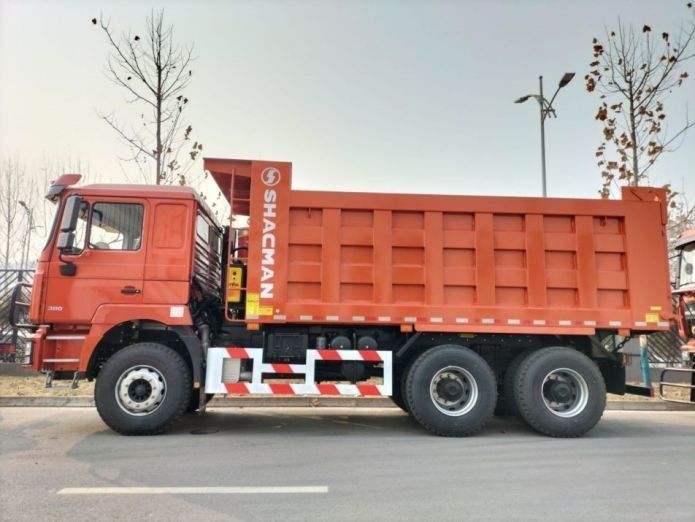 Neon-Rot-Dump-Truck 25 Tonnen Kapazität 20 Kubikmeter Dump-Körper MAN Achse Diesel-betrieben