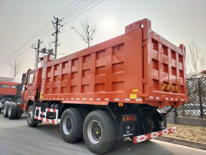 Neon-Rot-Dump-Truck 25 Tonnen Kapazität 20 Kubikmeter Dump-Körper MAN Achse Diesel-betrieben